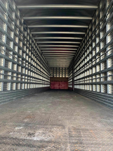 Imagem 6 de 8 de Locação De Carreta Baú Vanderléia 30 Paletes