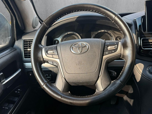 Toyota Land Cruiser 5.7 4x4 At