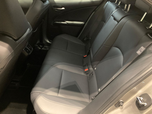 Lexus Ux 250h 2.0 Vvt-i Hybrid Dynamic Cvt
