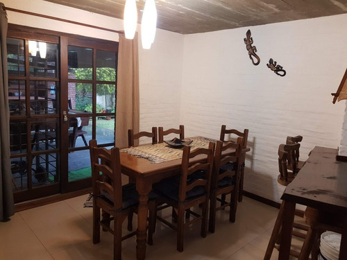 Casa De 3 Dormitorios Y 2 Baños