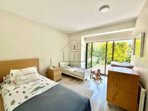 Remodelada!! Impecable Casa En Venta De 5 Dorm. La Dehesa.