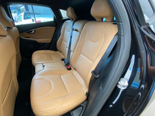 Imagem 9 de 10 de Volvo V40 T-4 Kinetic 2.0- 2018