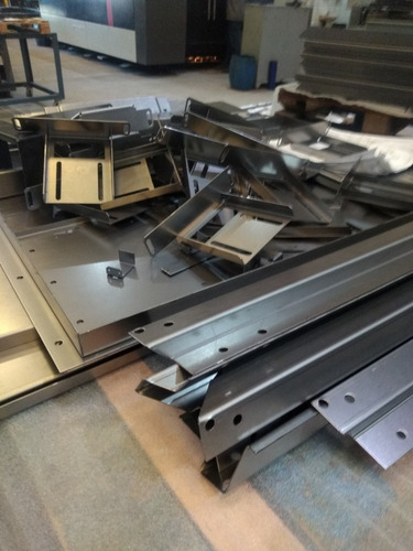 Imagem 3 de 7 de Corte, Dobra, Solda E Pintura De Peças Cortadas A Laser