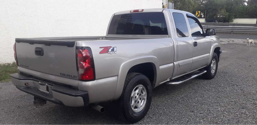 Imagen 3 de 14 de Chevrolet Silverado 4x4 Cabina Y Media