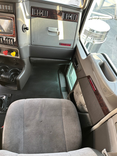 2016 Kenworth W900 Studio Sleeper Motor Cummins Isx15