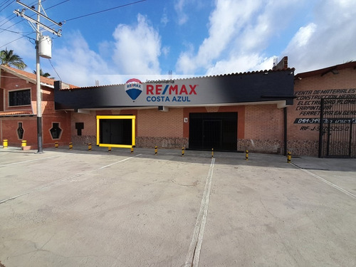 Se Alquila Local Comercial De 95 M2 Con Excelente Ubicación En Zona Gran Proyeccion Comercial En Tucacas.
