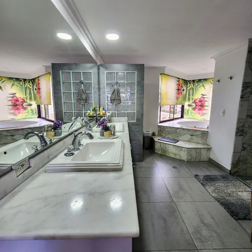 Apartamento En Venta En Los Balsos. Cod V12228