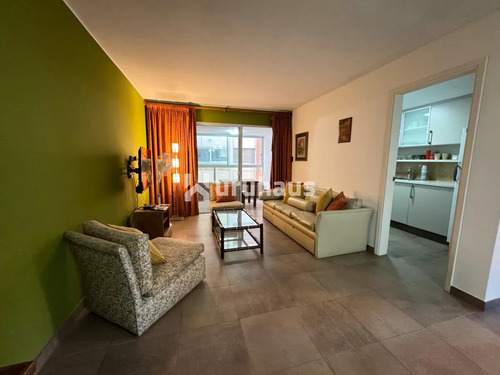 Apartamento 2 Dormitorios Con Terraza Cerrada Y Parrillero