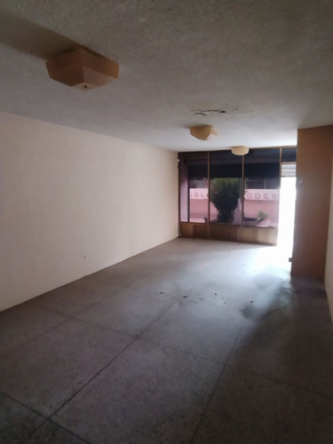 Se Vende En Precio De Oportunidad Local Céntrico A Pie De Calle En Los Edificios El Chaparral De La Ciudad De Anaco. (a.p)