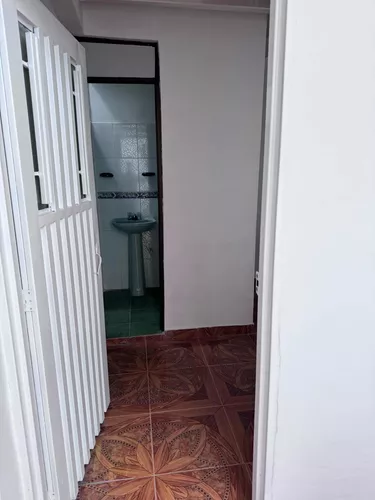Casa En Popayan Barrio Cadillal , Como Nueva 4 Habitaciones, Dos Baños , Sala , Comedor ,patio , Lugar De Ropas En Segundo Piso.