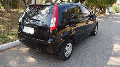 Imagem 2 de 6 de Ford Fiesta 1.0 Mpi Class Hatch 8v Flex 4p Manual 76.296 Km