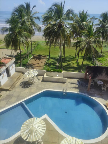 Apartamento En Tucacas, Conjunto Residencial Atlantis Palace. S.p