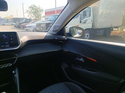 Peugeot 208 2021