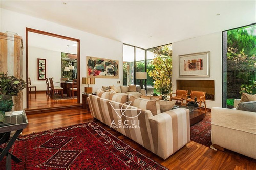 Casa En Venta De 5 Dorm. En Lo Barnechea