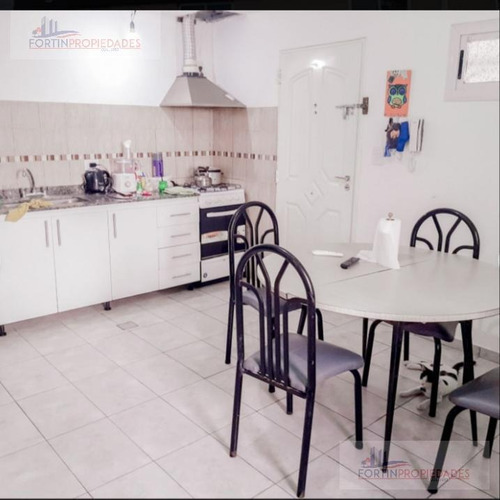 Imagen 4 de 9 de Dúplex En Venta C/cochera Y Parrilla - Los Hornos