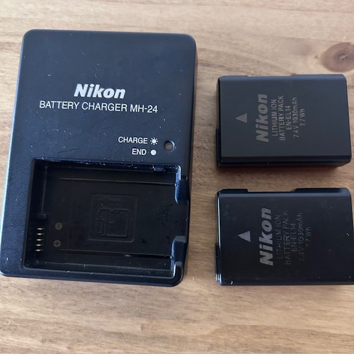 Nikon D5200 Dslr Color Negro + Combo 2 Objetivos Negro (Usado)