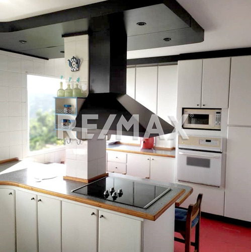 Imagen 6 de 20 de Casa En Venta Con Vista A La Montaña Y Aire Fresco, En Exclusiva Zona De San José De Los Altos, Edo. Miranda - Hirbic Almeida - Remax