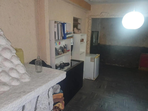 Casa En Venta - 2 Dormitorios 1 Baño - Cochera - 220mts2 - Morón