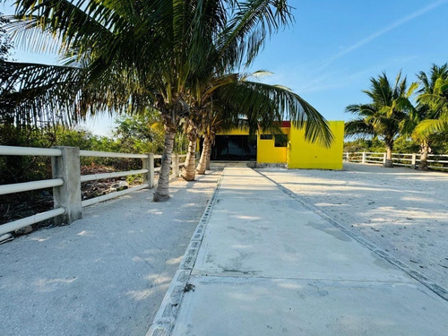 Casa De Una Planta En Venta Ubicada En Carretera Chicxulub Puerto.