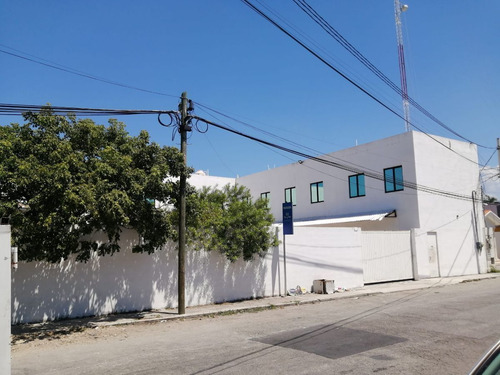 Local Comercial En Avenida Itzaes, Merida.