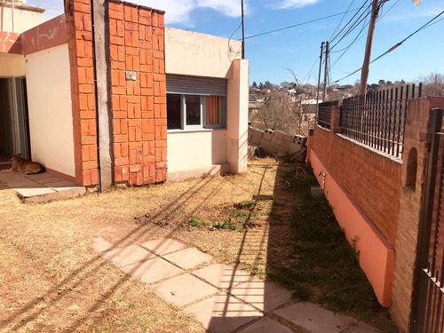 Casa En Venta De 3 Dormitorios En Santa María De Punilla