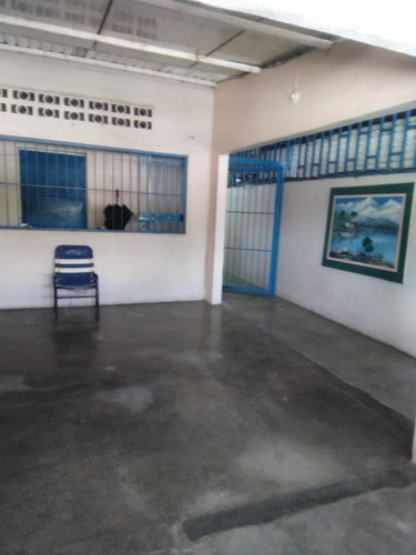 Imagen 4 de 14 de Se Vende Casa Con Anexos