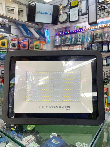 Reflector Led Marca Lucerna Multivoltaje 200w Negro 6500k