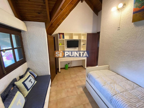 Imagen 28 de 30 de Espectacular Casa En Lugano 5 Dormitorios 4 Baños