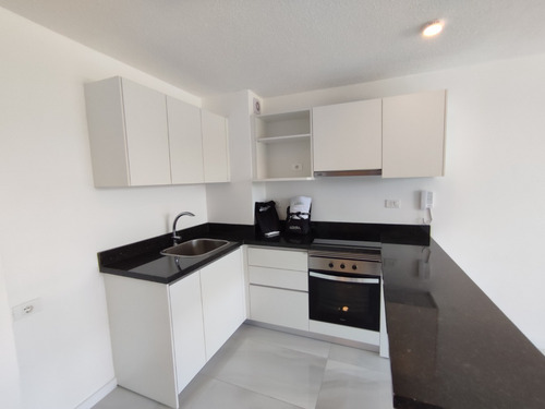 Imagen 5 de 9 de Vendo Departamento De 1 Dormitorio Con Balcón +2 Baños +cochera +horno , Anafe,extractor ,aires Acond,placares