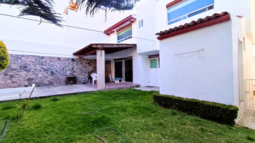 Casa En Venta En Colinas Del Bosque 3ra Seccion, Corregidora, 5 Habitaciones