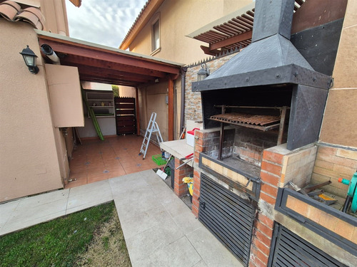 Arriendo Casa Con Piscina 4d 3b 1b 1e En Peñalolén.