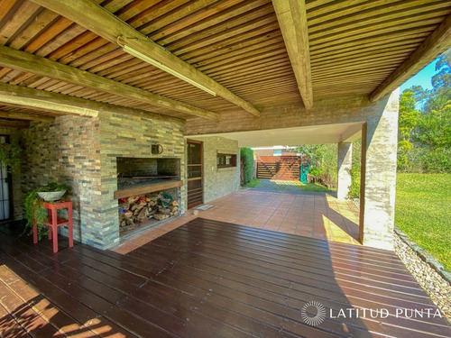 Imagen 25 de 28 de Casa De 4 Dormitorios Y Parrillero - Punta Del Este Jardines De Cordoba
