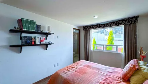 Casa En Venta En Calimaya, Con Excelente Mantenimiento.