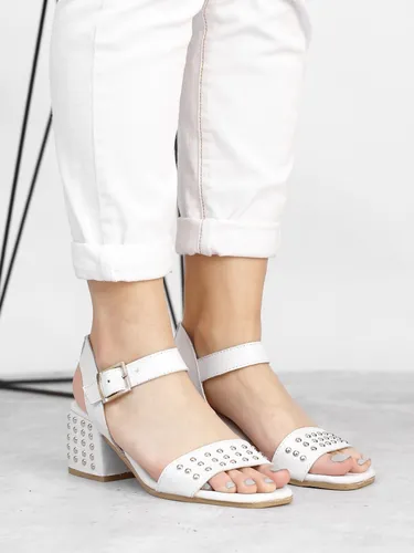 Sandalias blancas con tachas new arrivals