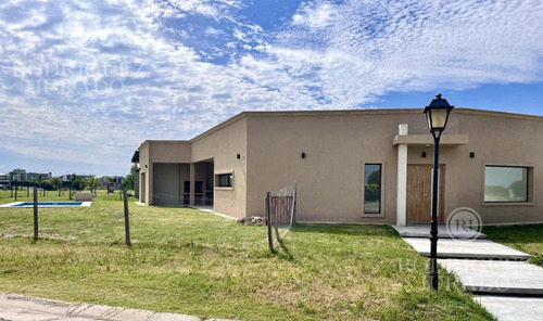 Oportunidad! Casa En Venta En Barrio San Sebastian Area 5