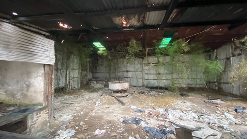Casa Con Amplio Depósito En Osvaldo Cruz Esq. José Belloni U$s170000