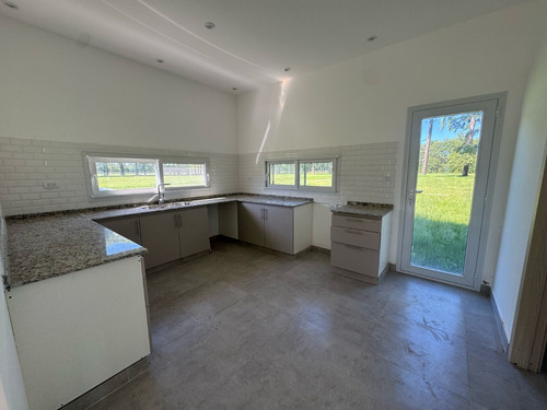 Venta Casa 4 Ambientes A Estrenar Barrio Privado Pinares / Exaltación De La Cruz
