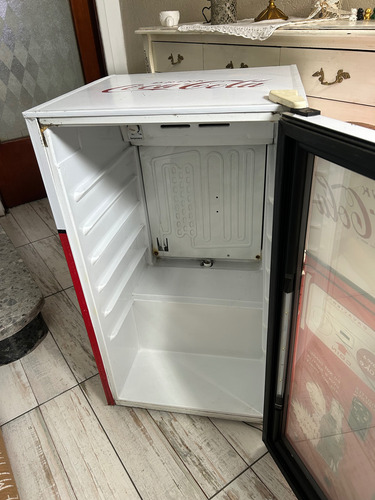 Heladera Exhibidora Ploteada Perfecto Estado !!! Blanco Ploteado De Coca Cola (Usado)
