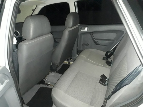 Imagem 4 de 13 de Volkswagen Gol 2008 1.0 Trend Total Flex 5p
