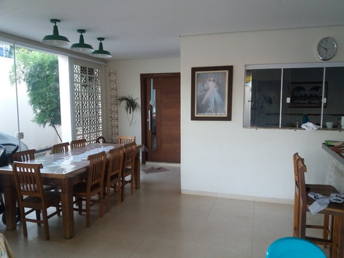 Casa Com 4 Quartos, Aquecedor Água E Energia Solar Incluso.