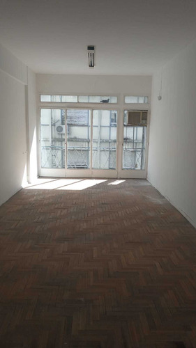Imagen 4 de 11 de Oficina Con Balcon - En Peatonal Zona Bancos Esq Alvear!