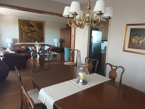 Departamento En Venta En Olivos, Semipiso 4 Ambientes Con Dependencias, 2 Cocheras Y Baulera.