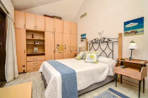 Casa De Cuatro Dormitorios En Venta Punta Del Este- Ref: 2579
