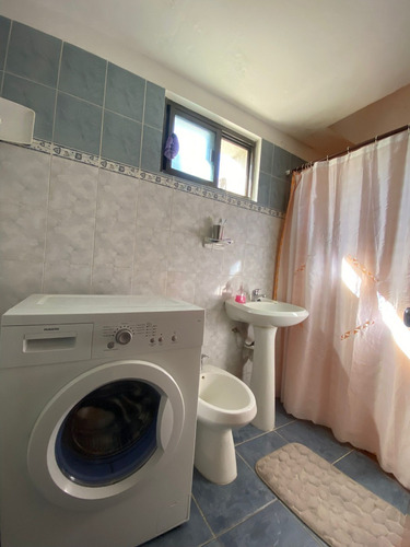 Lega Propiedades Vende Apartamento Al Fondo, Con 2 Dormitorios Y Buena Ubicación.