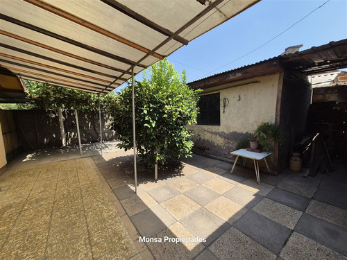 Casa En Venta De 3 Dorm. 1 Baño Con Amplio Patio En Macul
