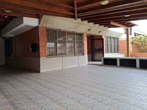 Imagen 3 de 30 de Se Vende Casa 263m2 5h+s/5b/4p Colinas De Santa Monica 8428