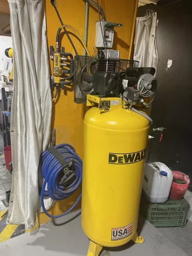 Compresor de aire mini eléctrico portátil DeWalt D2002M-WK 6gal 1.5hp 120V  amarillo/negro