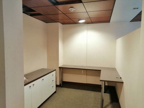 Arriendo Oficina Habilitada De 255,36 M2, Metro Pedro De Val
