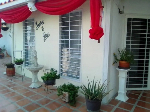 Imagen 1 de 6 de Vendo Hermosa Casa En Base Sucre. Negociable. 04243252273