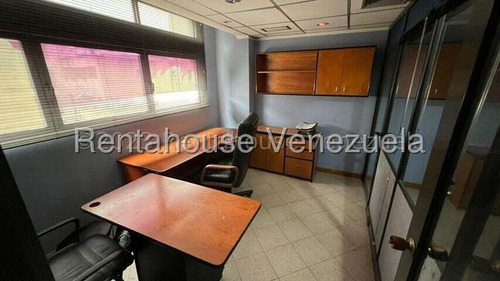 En Venta Local Comercial. - Urb. Chacao.